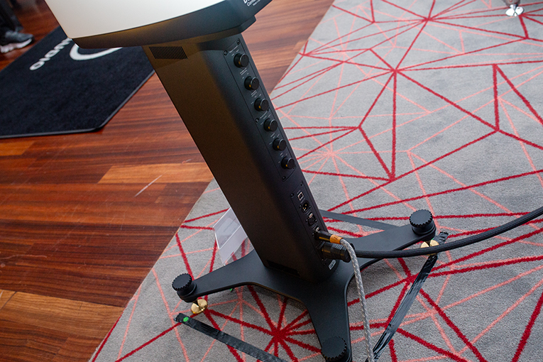 Confidence 20A stand