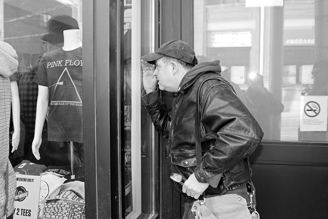 Jason Thorpe looking in